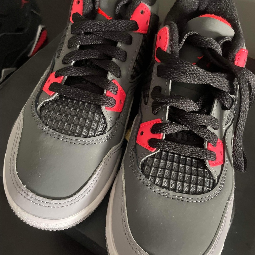 Jordon 4s kids size 12 boys - Picture 2 of 6